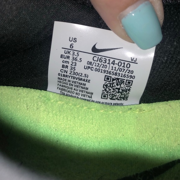 Nike Women's Gymnastic sneaker Size 6 Black w/White - Picture 2 of 6